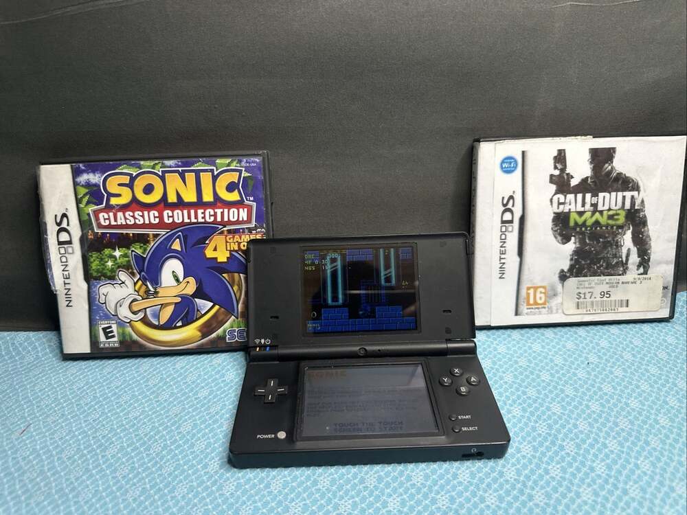 Nintendo DSi (TWL-001) 2008 Includes 2 Games Sonic Call Of Duty MW3 & Charger